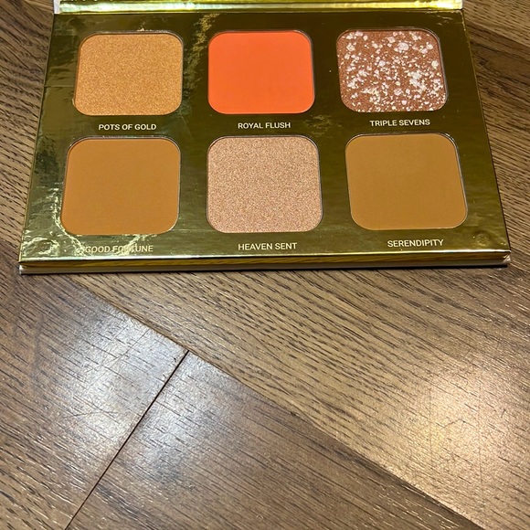 TRUE + LUSCIOUS Lucky Glow Palette - Picture 7 of 7